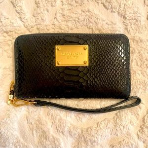 Michael Kors Multi Function Wallet/Wristlet